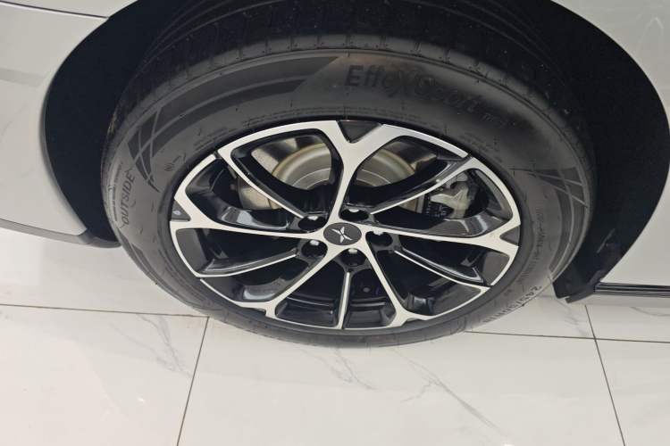 Used XPeng P7 2022 480 Standard Range Smart Drive Edition Right Rear Wheel Hub