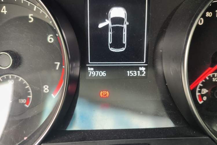 Used Volkswagen Golf Sportsvan 2016 180TSI Automatic Trend Model Odometer Close Up