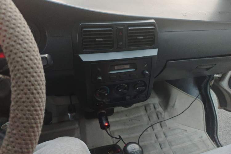 Used Wuling Rongguang 2012 1.2L Extended Basic Version LJY Audio And AC Panel