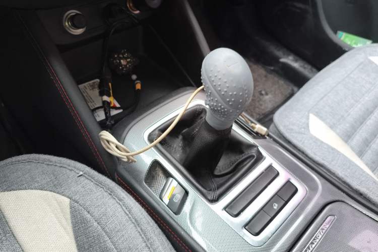 Used CHANGAN CS55 2019 1.5T Manual Colorful Model China VI Standard Gear Lever