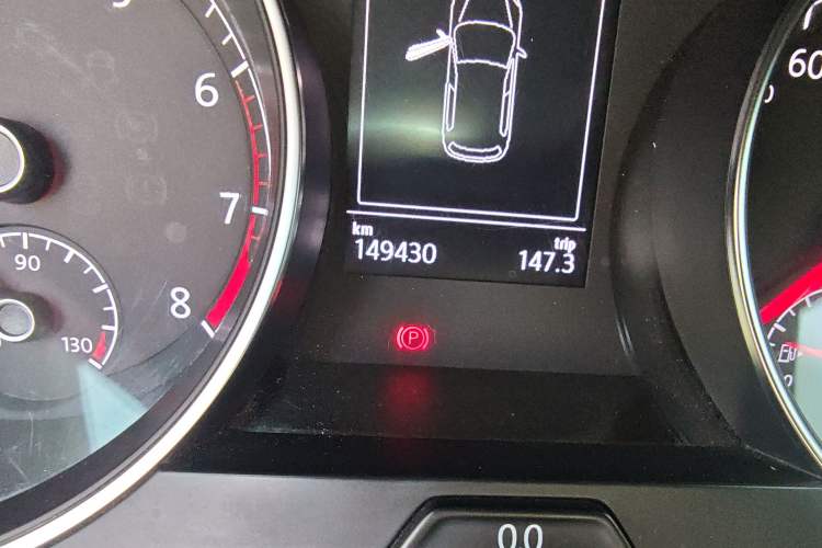 Used Volkswagen Golf 2016 1.4TSI Automatic R-Line Odometer Close Up