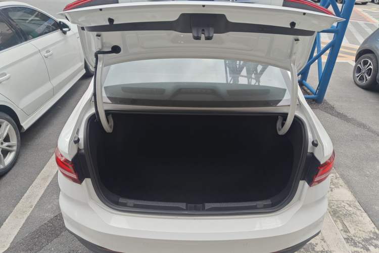 Used Volkswagen Lavida 2023 1.5L Automatic De Yi Edition Trunk