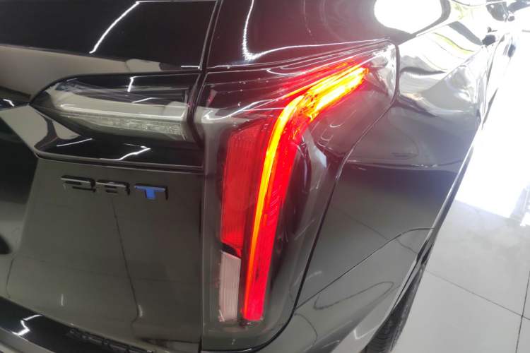 Used Cadillac XT6 2023 2.0T Six-Seater Four-Wheel-Drive Platinum Edition Black Diamond Version
