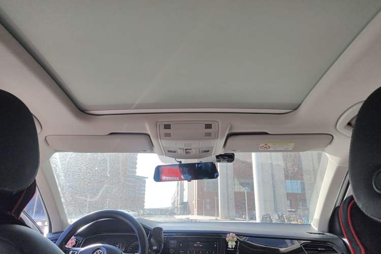 Used Volkswagen T-ROC 2019 280TSI DSG Two-Wheel Drive Comfort Version China VI Standard
