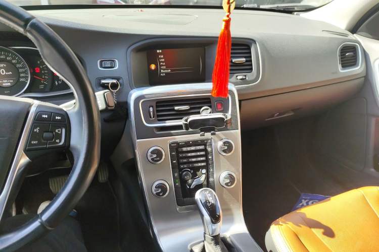 Used Volvo S60 2015 S60L 2.0T Zhiyuan Edition