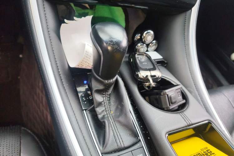 Used Toyota Avalon 2022 Dual-Engine 2.5L Luxury Edition Gear Lever