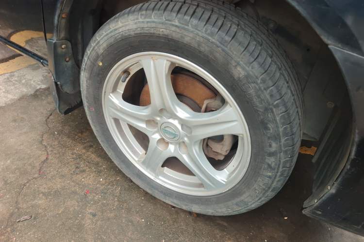 Used Dongfeng Shuaike 2011 1.5L Manual Standard Model 7 Seats China IV Standard
