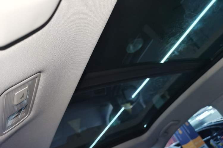 Used Volkswagen Golf Sportsvan 2018 230TSI Automatic Trend Edition Headliner