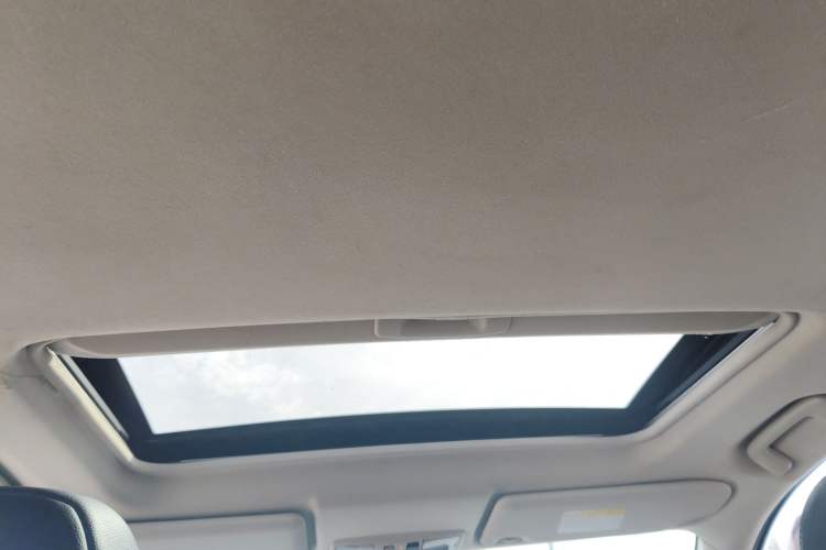 Used Mitsubishi Outlander 2014 2.4L 4x4 Deluxe Value Edition 5 Seats Headliner