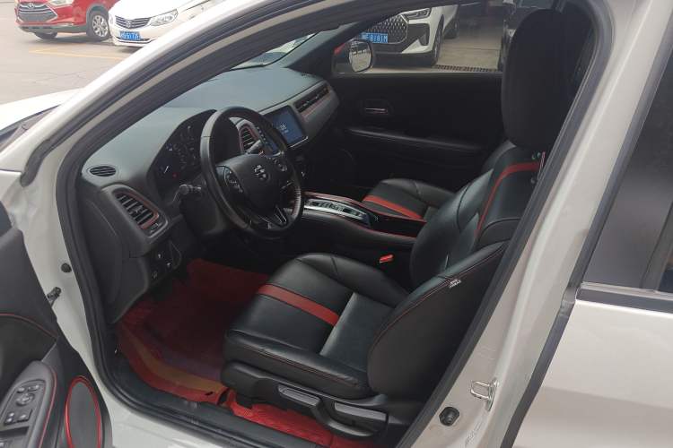 Used Everus VE-1 2021 S Pirelli Edition Left Front Seat