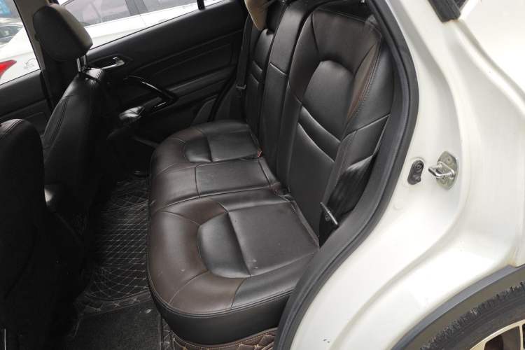 Used GAC Trumpchi GS4 2017 200T G-DCT Two-Wheel Drive Elite Edition Left Rear Seat