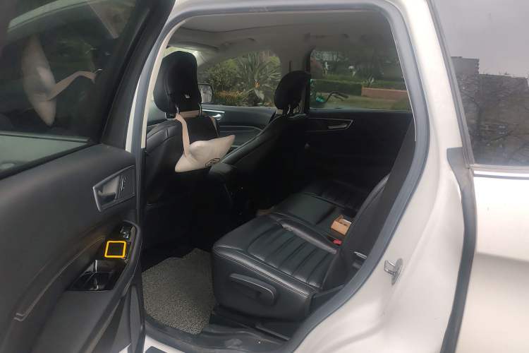 Used Ford Edge 2016 EcoBoost 245 Two-Wheel-Drive Titanium 7-Seater
