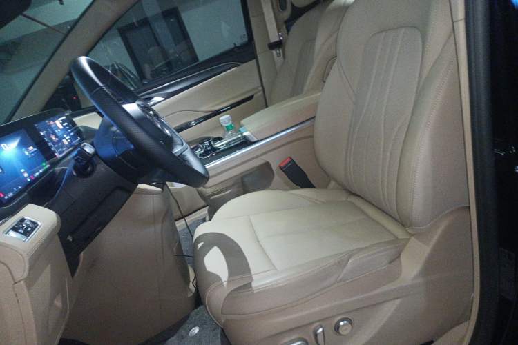 Used Buick GL8 New Energy 2025 Lu Shang Luxury Edition 7-Seater
