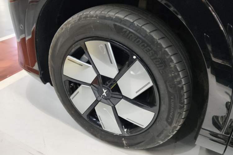 Used XPeng X9 2024 702 Ultra-Long Range Pro Left Front Wheel Hub