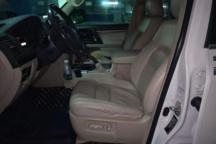 Used Toyota Land Cruiser 2019 4.0L GX-R GT Dual Fuel Sunroof Velvet Interior – Middle East Specification
