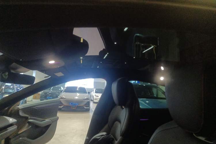 Used Xiaomi Auto SU7 2024 Four-Wheel Drive Ultra-Long Range Advanced Intelligent Driving Max Edition
