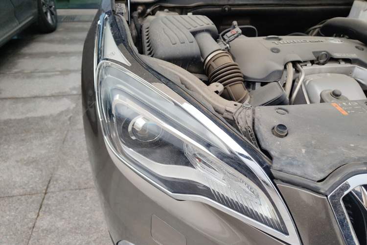 Used Buick Envision 2017 28T Four-Wheel Drive Elite Model Right Front Headlight