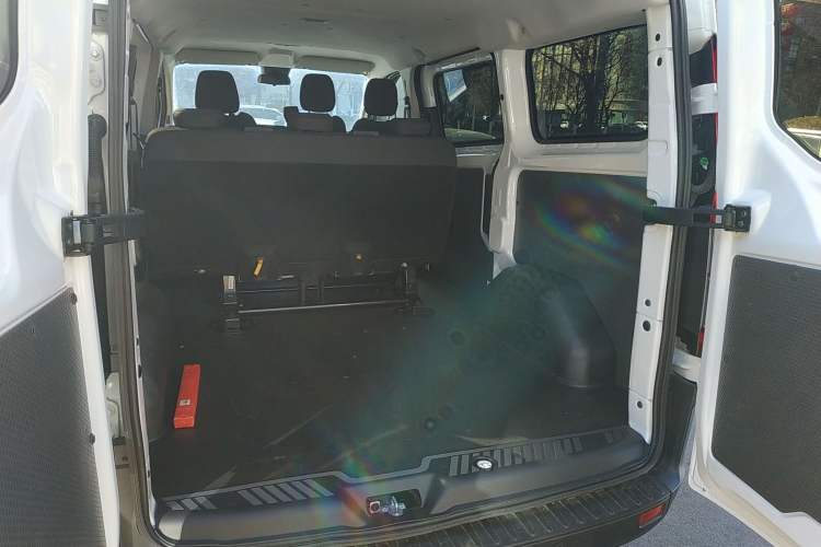 Used Ford Transit 2023 2.0T Gasoline Manual Multifunction Commercial Vehicle Short Wheelbase Low Roof 5/6 Seats