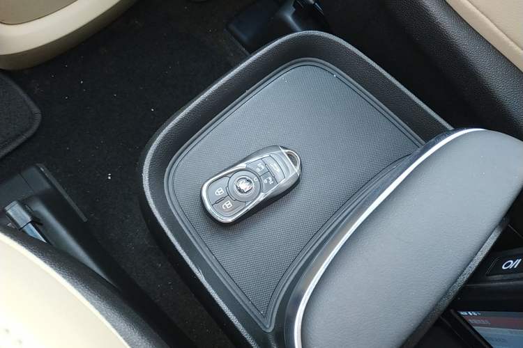 Used Buick GL8 2022 ES Land Cruiser 653T Luxury Model
