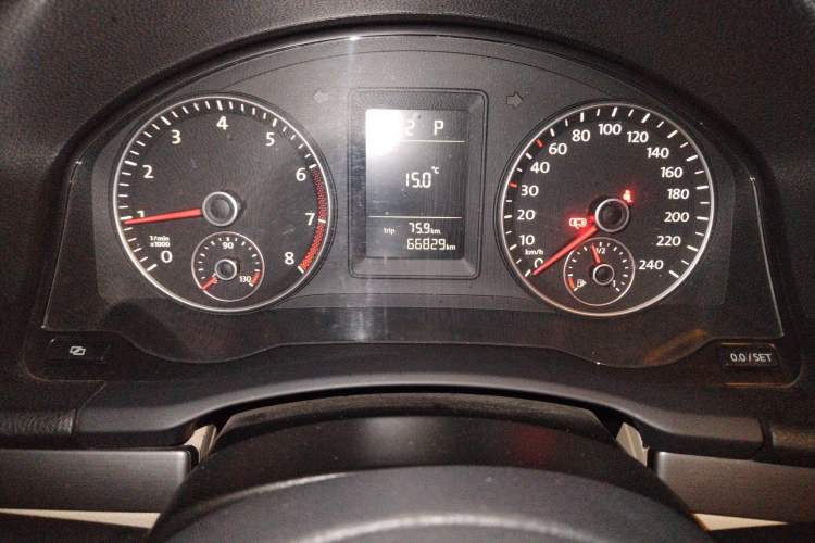 Used Volkswagen Sagitar 2011 1.6L Automatic Comfort Edition Odometer Close Up