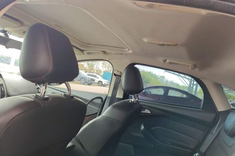 Used Ford Focus 2012 Sedan 1.6L Automatic Fashion Edition