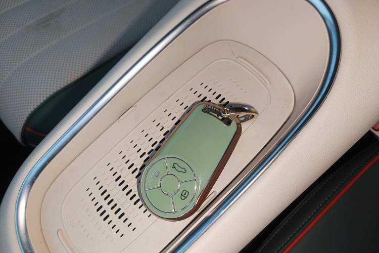 Used ORA Good Cat 2023 401 km Standard Range Premium Version Lithium Iron Phosphate