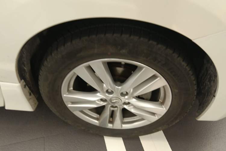 Used Nissan Quest 2015 3.5L SL Right Front Wheel Hub