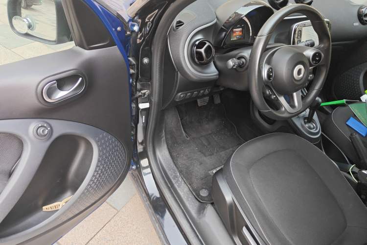 Used smart forfour 2018 1.0L 52kW Passion Edition Driver Seat