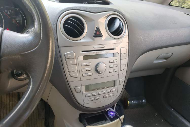 Used JAC Group Refine M2 2012 1.8L MT Business Luxury 5-Seater
