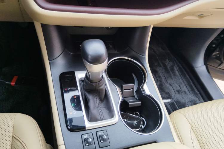 Used Toyota Highlander 2017 2.0T Four-Wheel Drive Luxury Edition 7 Seats Gear Lever