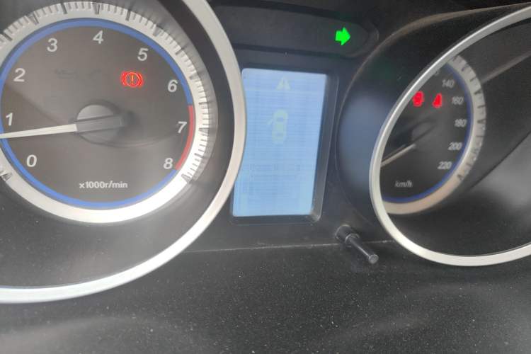 Used Soueast V5 Lingzhi 2012 1.5L Manual Standard Edition Odometer Close Up