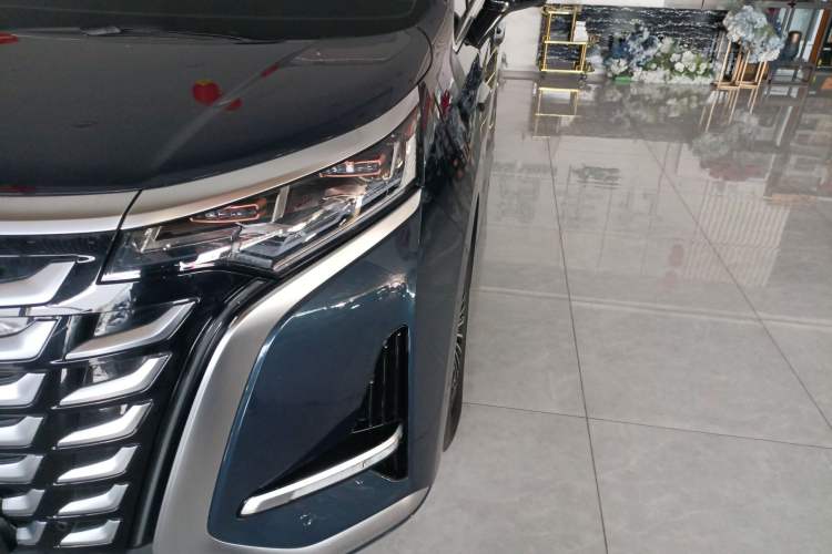 Used Denza D9 2025 DM-i Intelligent Drive 1020 Four-Wheel Drive Prestige Model
