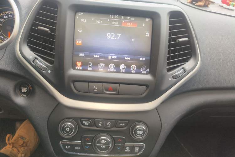 Used Jeep Cherokee 2020 2.0L Two-Wheel Drive Classic Sports Edition Audio And AC Panel