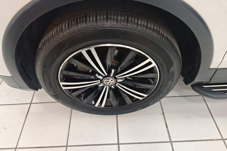 Used Volkswagen Tiguan L 2020 330TSI Automatic Two-Wheel Drive Panoramic Comfort Edition China VI Standard Exterior 4