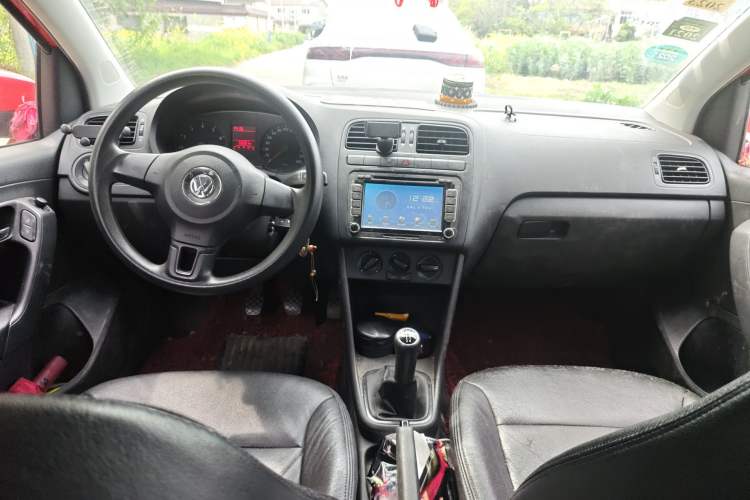 Used Volkswagen Polo 2013 1.4L Manual Fashion Edition Center Console