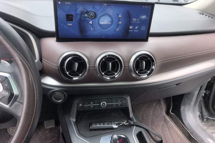 Used Wey VV6 2021 2.0T Two-Wheel Drive Smart Protection+ Audio And AC Panel