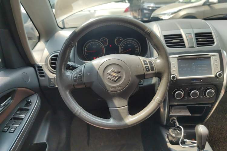 Used Suzuki SX4 2012 1.6L Automatic Ruiqi Model Steering Wheel