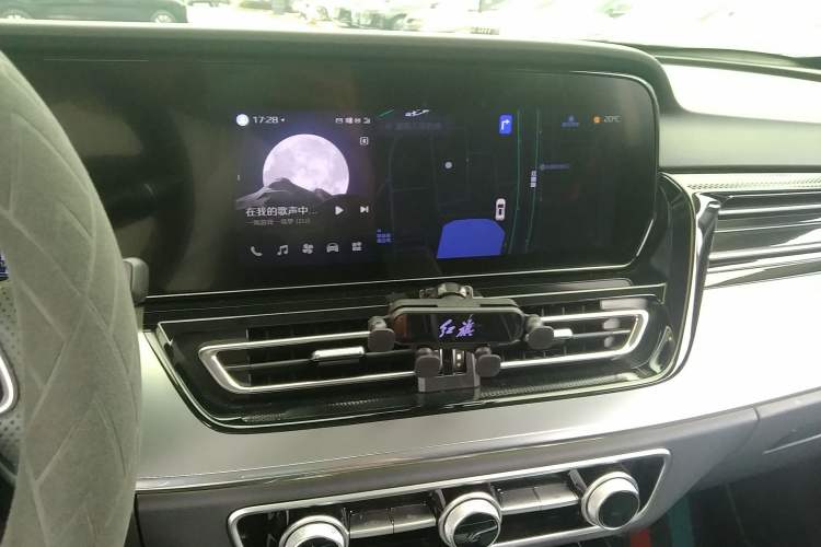 Used Hongqi HS5 2023 2.0T Qixiang Pro Edition Audio And AC Panel