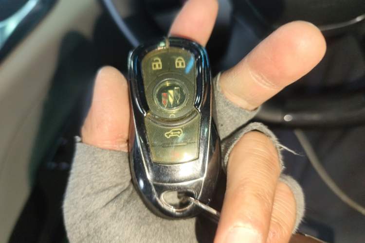 Used Buick GL8 2022 ES Landtrek 653T Comfort Edition