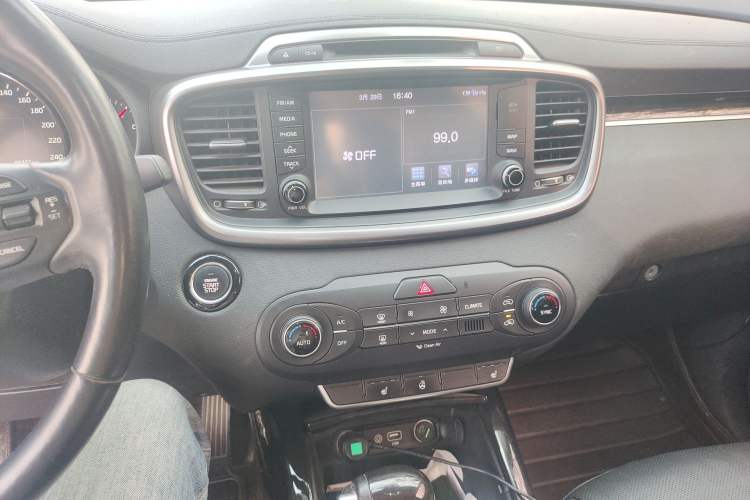 Used Kia Sorento 2015 Sorento L 2.4L Gasoline 4WD Elite Edition 5 Seats China IV Standard