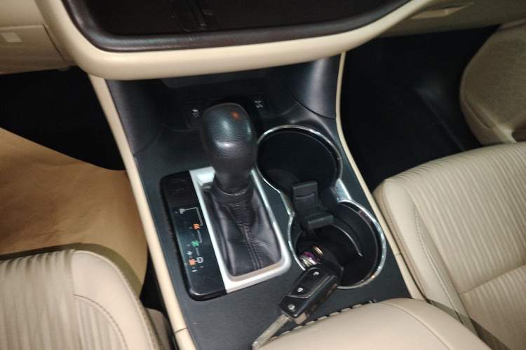 Used Toyota Highlander 2018 2.0T Four-Wheel Drive Elite Edition 7 Seats China VI Standard Gear Lever