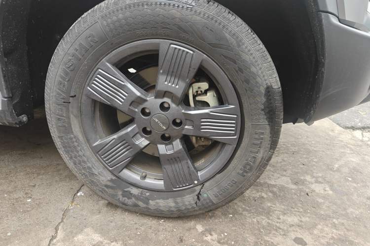 Used JETOUR Traveler 2023 1.5T Two-Wheel Drive Discovery PRO Right Front Wheel Hub