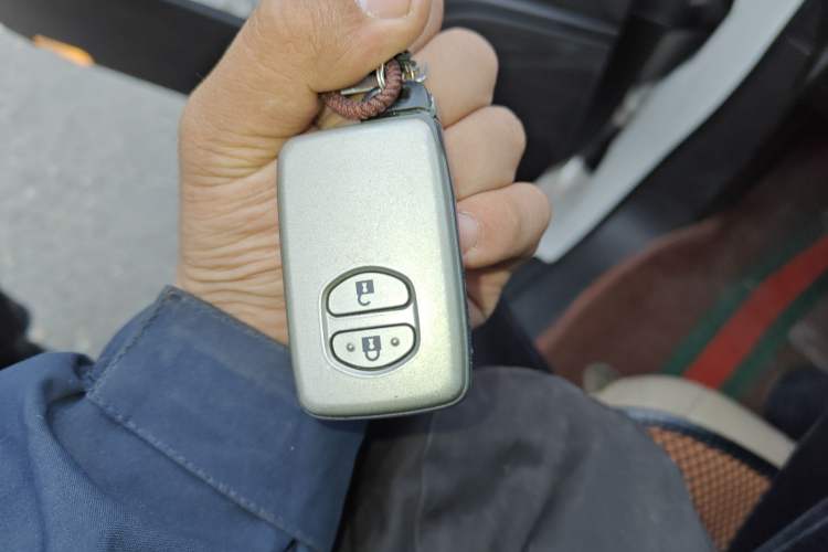 Used Toyota Land Cruiser 2007 4.7L Automatic VX-R Vehicle Key