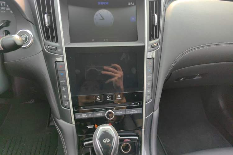 Used Infiniti Q50L 2018 2.0T Comfort Edition China VI Standard Audio And AC Panel