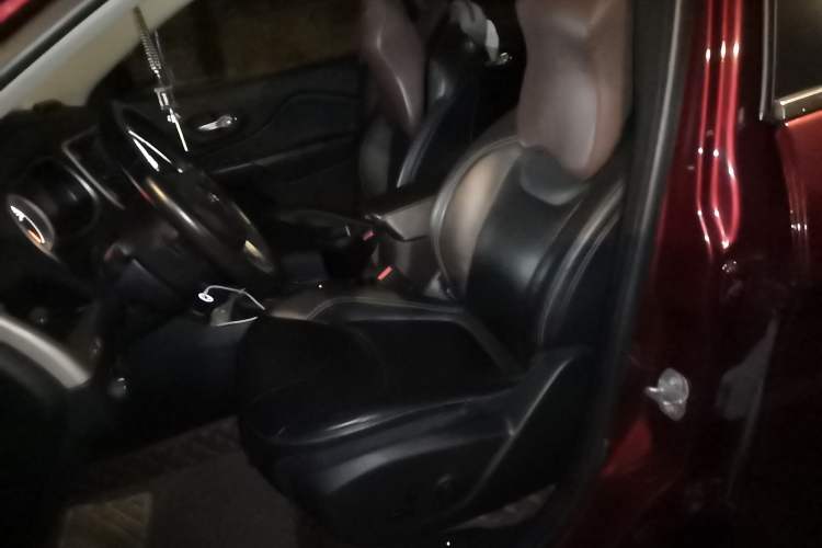 Used Jeep Cherokee 2016 2.4L Leading Edition Left Front Seat