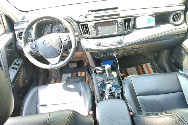 Used Toyota RAV4 2016 2.0L CVT Two-Wheel Drive Comfort Edition China V Standard Center Console