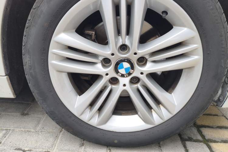 Used BMW 3 Series 2017 318i Fashion Model Right Front Wheel Hub