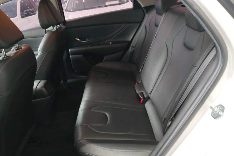 Used Hyundai Elantra 2021 1.5L CVT LUX Prestige Edition
