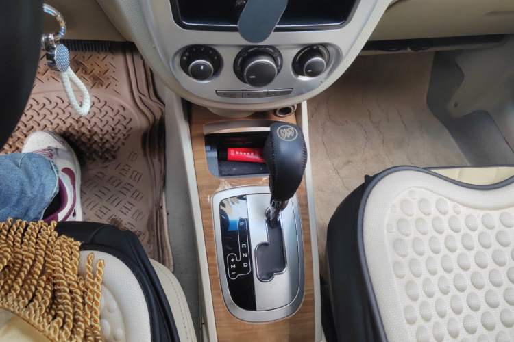 Used Buick Excelle 2015 1.5L Automatic Classic Model
