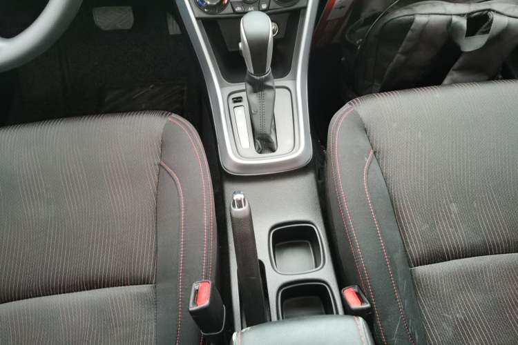 Used Suzuki S-Cross 2015 1.6L CVT Two-Wheel Drive Entry-Level Trim
